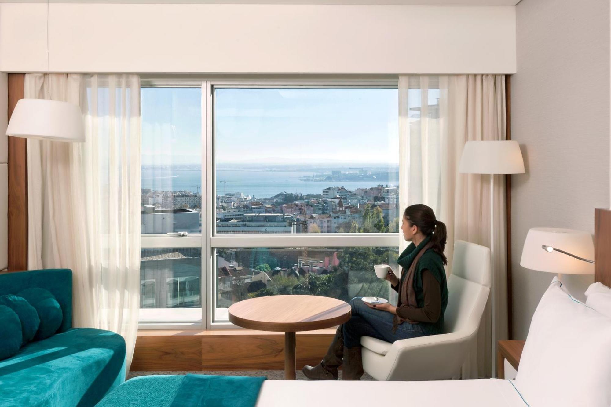 Epic Sana Lisboa Hotel Rom bilde A guest room at the hotel